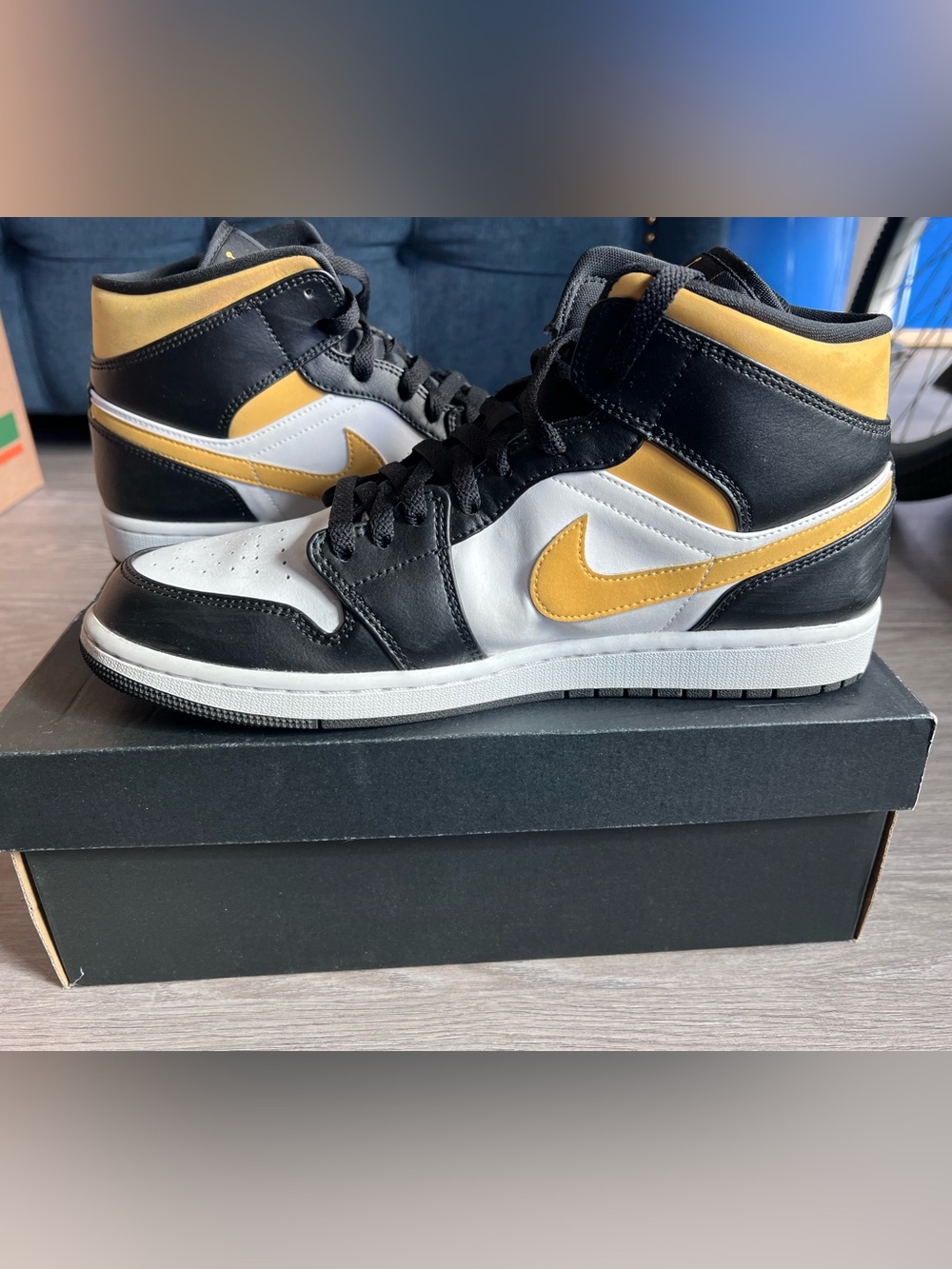 Jordan 1’s Mid — Black, Yellow and White - Picture 7 of 13